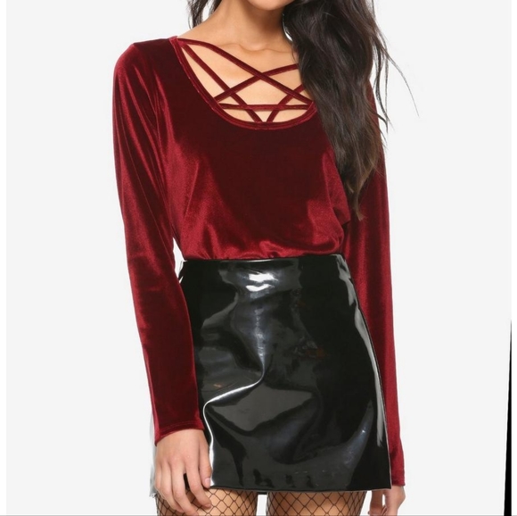 Hot Topic Tops - 2/$20 HOT TOPIC  Maroon Velvet Pentagram Longsleeve Top size 3